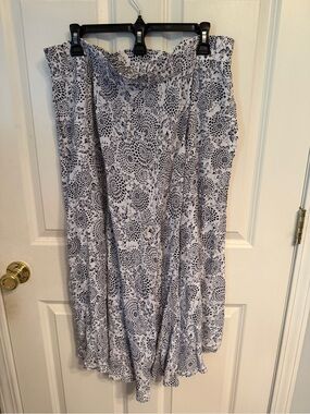 Evan Picone Skirt Blue And White With Two Side Pockets